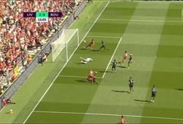 Nhìn lại pha bỏ lỡ khó tin của Mohamed Salah