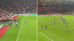 CĐV Chelsea tấn công Christian Pulisic