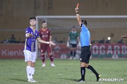 VIDEO: Duy Mạnh nhận thẻ đỏ trực tiếp sau pha giật chỏ đối thủ