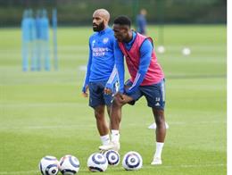 “Alexandre Lacazette liên tục khuyên tôi rời Arsenal”