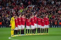 Gary Neville không đồng tình với quyết định hoãn vòng 7 NHA