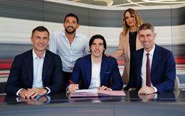 AC Milan chính thức có bản hợp đồng khủng