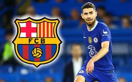 Barca nhắm Jorginho thay thế Busquets