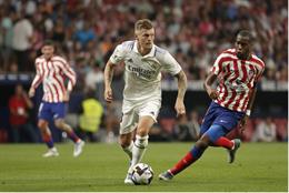 Toni Kroos "đá xoáy" danh hiệu của Man City