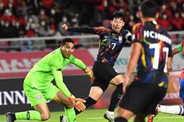 Son Heung Min sút phạt ghi bàn trong trận hòa thót tim của Hàn Quốc