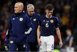 Đến lượt Kieran Tierney mang tin buồn đến cho Arsenal