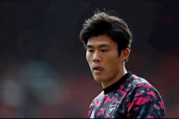 Chơi bùng nổ, Takehiro Tomiyasu được so sánh với các huyền thoại Arsenal