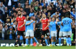 Gary Neville chỉ ra 4 cầu thủ MU tệ nhất trước Man City