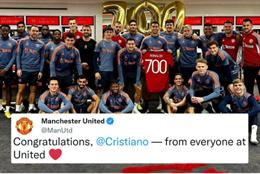 Cả đội MU ăn mừng bàn thắng của Ronaldo