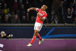 Khủng khiếp với sức mạnh của Benfica