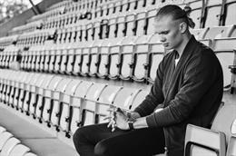 Erling Haaland bắt đầu sự nghiệp người mẫu