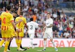 Toni Kroos lần đầu tiên phải nhận thẻ đỏ trong sự nghiệp