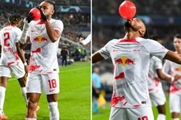 Màn ăn mừng cực độc của Christopher Nkunku