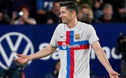 Xavi đòi trọng tài giải thích quyết định rút thẻ đỏ Lewandowski