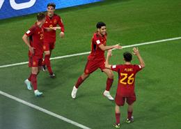 Thực hiện trên .... 1000 đường chuyền, Tây Ban Nha đi vào lịch sử World Cup