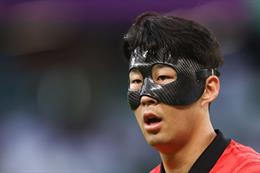 Son Heung Min cực ngầu với mặt nạ "batman" ở trận đấu với Uruguay