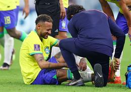 Neymar bật khóc vì chấn thương, khó ra sân trận tiếp theo