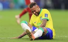 Cổ chân Neymar sưng to hơn lúc mới gặp chấn thương