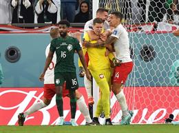 Wojciech Szczesny rực sáng ngày Ba Lan đánh bại Saudi Arabia