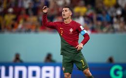 Ronaldo móc đồ ăn từ quần lót ở trận đấu với Ghana