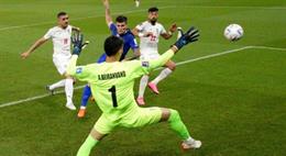 HLV ĐT Mỹ không nói nên lời sau chiếc vé vào vòng 1/8