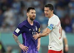 Toàn cảnh vụ Messi từ chối bắt tay rồi làm lành với Lewandowski