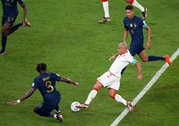 Tiền đạo của Tunisia đi vào lịch sử World Cup