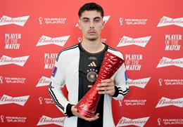 Vẻ mặt của Kai Havertz khi nhận giải cầu thủ hay nhất trận