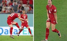 Dusan Vlahovic nắm chặt bộ phận nhạy cảm khi ăn mừng