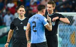 Trung vệ Uruguay đối mặt án treo giò 15 trận