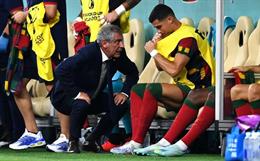 HLV Fernando Santos tiết lộ lý do để Ronaldo dự bị