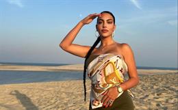Georgina Rodriguez hứng thú với sa mạc ở Qatar