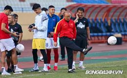 HLV Park Hang Seo khoe bóng mới với dàn sao Philippines