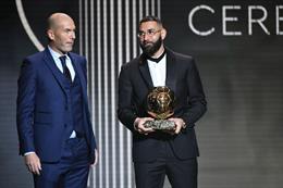 Zidane công khai ủng hộ Benzema khi từ chối lời mời của LĐBĐ Pháp