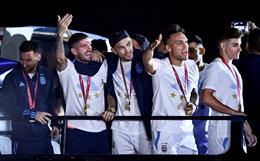 VIDEO: Messi suýt lao vào dây điện