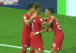 ĐT Singapore có bàn thắng thứ 3 nhờ mặt sân cỏ nhân tạo