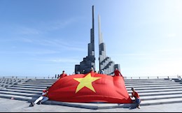 Hành trình ngàn dặm của lá đại kỳ Việt Nam