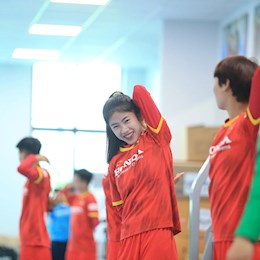 Hot girl tuyển nữ Việt Nam bất ngờ khi được quan tâm