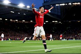 Ronaldo suýt nữa đã khoác áo Barca thay vì MU