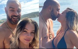 Adriano chia tay cô sinh viên ngành y 21 tuổi