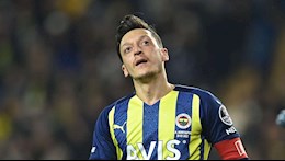 Động thái đầu tiên của Mesut Ozil sau khi bị treo giò vô thời hạn