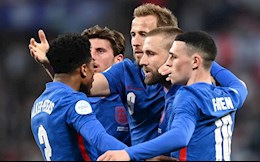 Harry Kane cân bằng thành tích của Sir Bobby Charlton, tiến sát Rooney