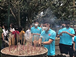 Thầy trò HLV Park Hang Seo viếng đền Hùng trước thềm đấu U20 Hàn Quốc