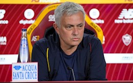 Mourinho gây sự với phóng viên ở buổi họp báo