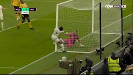 Raheem Sterling bỏ lỡ cơ hội không tưởng