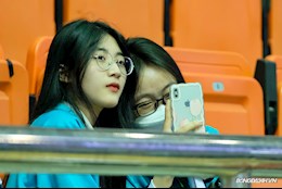 Vẻ đẹp trên khán đài tại Nhà thi đấu Hà Nam môn futsal