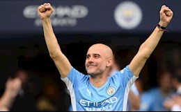 VIDEO: Pep cởi hết quần áo, ăn mừng lầy lội cùng Man City