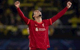 Van Dijk được ca ngợi là trung vệ vĩ đại nhất mọi thời đại