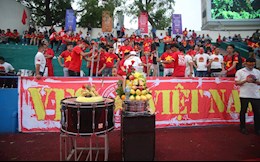 CĐV Việt Nam cầu may trước đại chiến với Indonesia