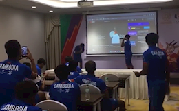 VIDEO: Cầu thủ U23 Campuchia hát "Đừng quên tên anh" gây sốt